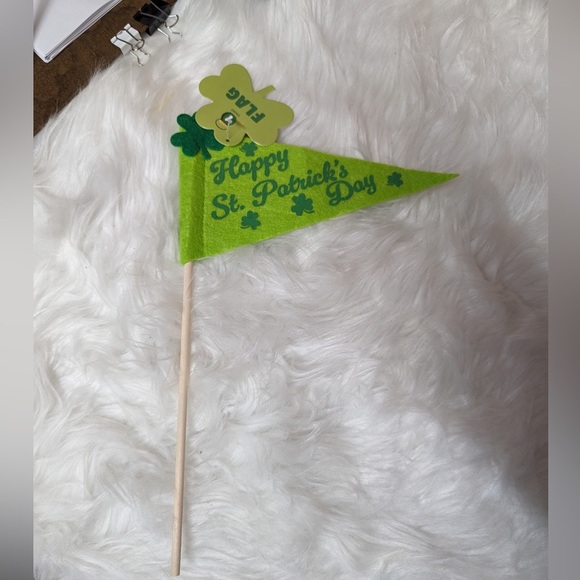 Set of 3 St.Paddy’s day flags , all are new 12” long
St. Patrick’s day parade - Picture 4 of 4